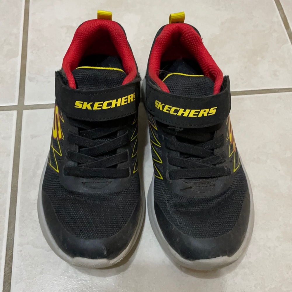 Skechers boy black sneakers size 13